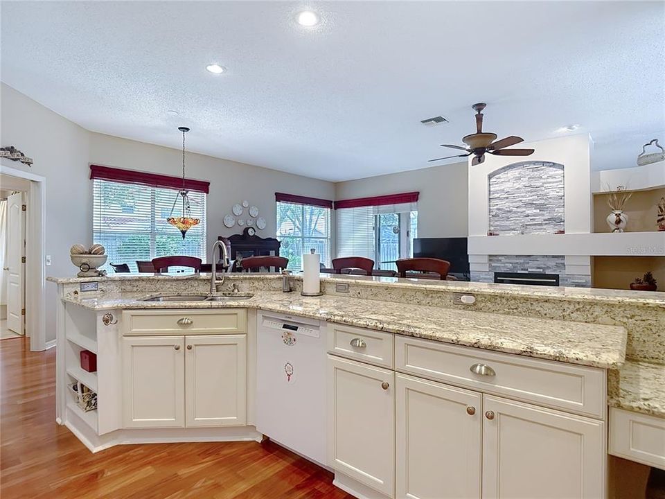 For Sale: $539,976 (4 beds, 3 baths, 2327 Square Feet)