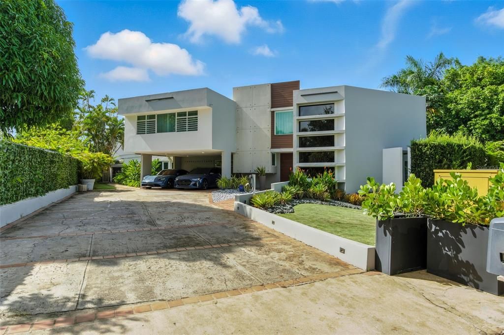 Vendido Recientemente: $2,200,000 (4 camas, 5 baños, 4200 Pies cuadrados)