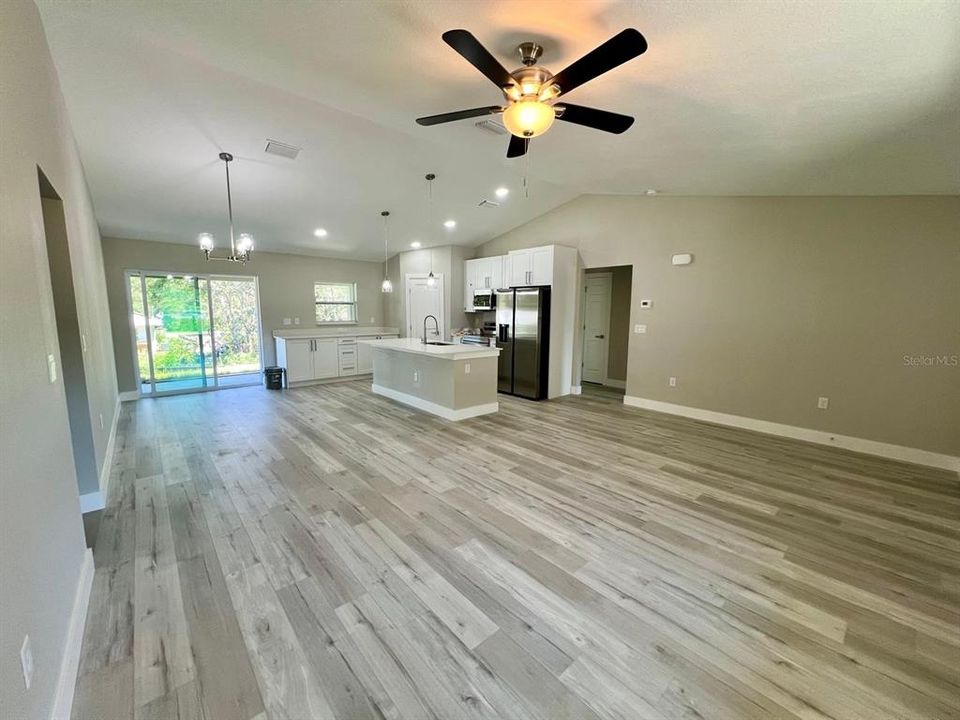 For Sale: $264,500 (3 beds, 2 baths, 1448 Square Feet)