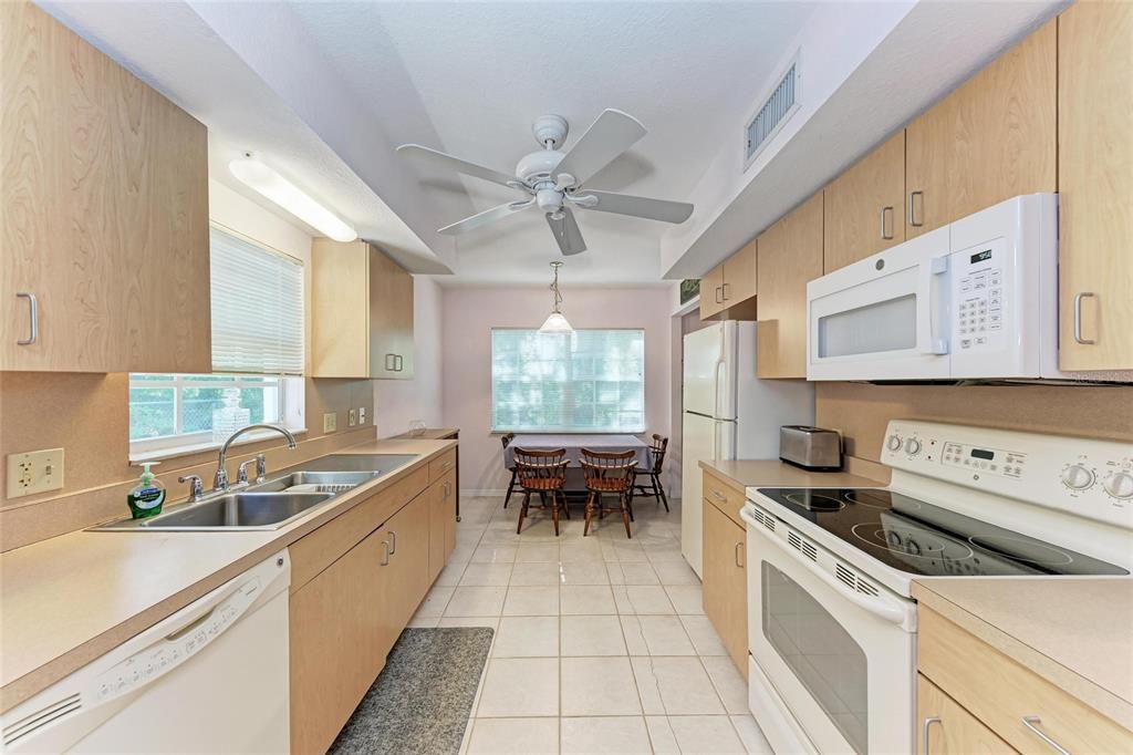 На продажу: $799,500 (4 спален, 2 ванн, 1606 Квадратных фут)