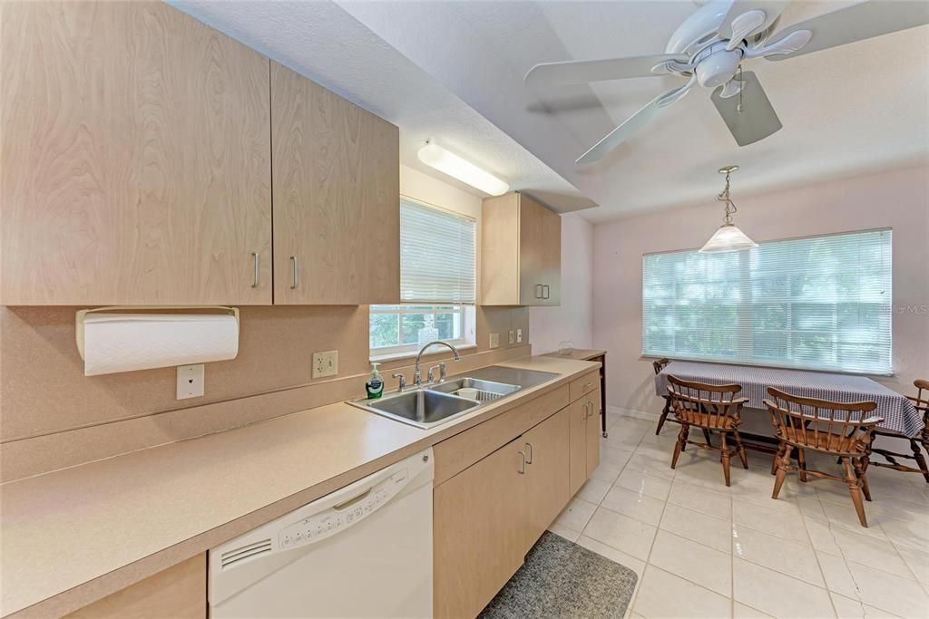 На продажу: $799,500 (4 спален, 2 ванн, 1606 Квадратных фут)