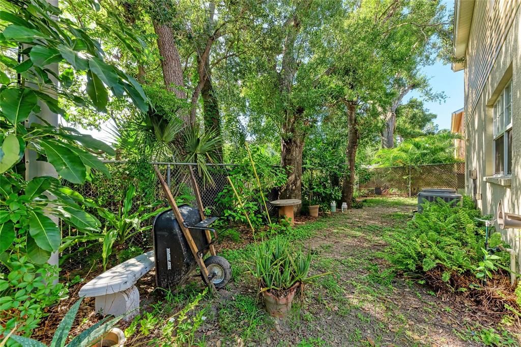 На продажу: $799,500 (4 спален, 2 ванн, 1606 Квадратных фут)