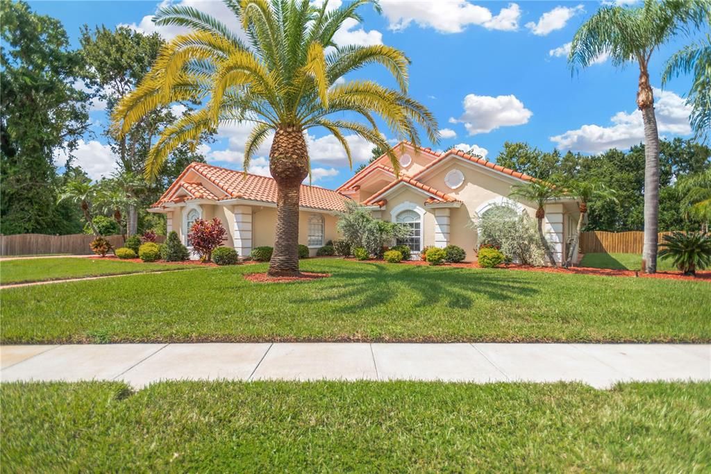 Active With Contract: $675,000 (3 beds, 2 baths, 2740 Square Feet)