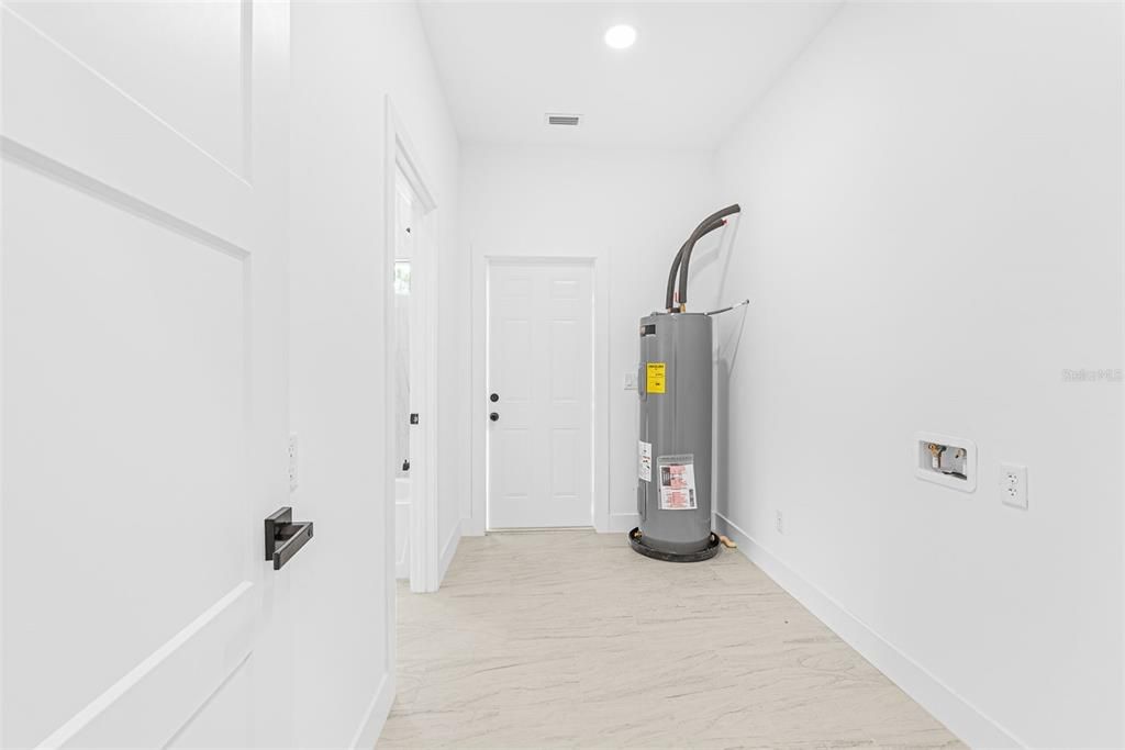 合同活跃: $249,000 (2 贝兹, 2 浴室, 1120 平方英尺)