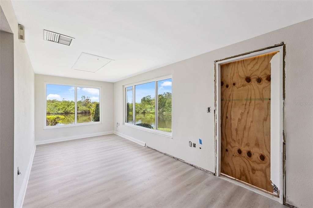 Под контрактом: $125,000 (2 спален, 2 ванн, 1080 Квадратных фут)