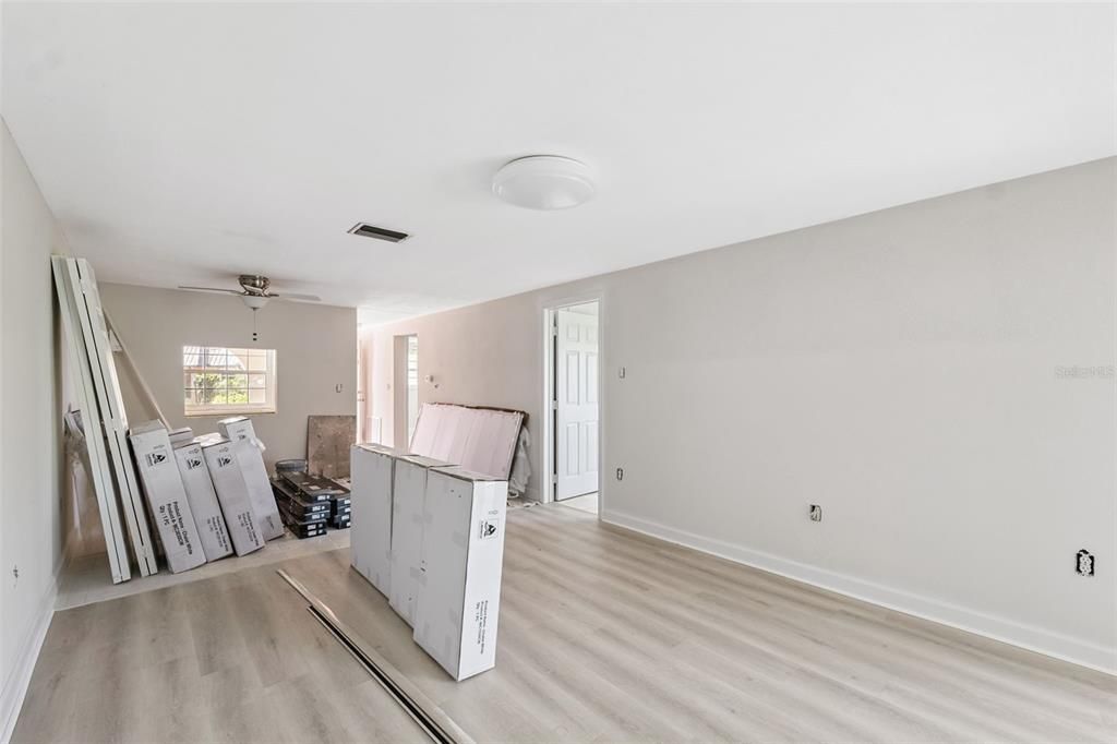 Под контрактом: $125,000 (2 спален, 2 ванн, 1080 Квадратных фут)