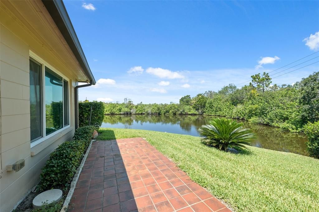 Под контрактом: $125,000 (2 спален, 2 ванн, 1080 Квадратных фут)