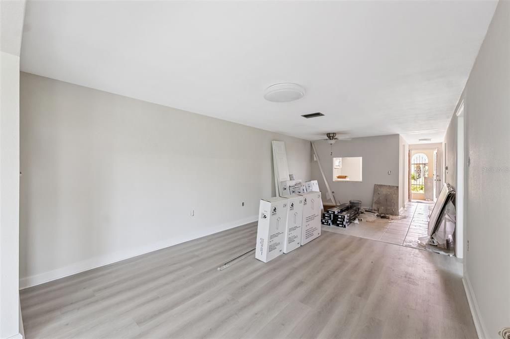 Под контрактом: $125,000 (2 спален, 2 ванн, 1080 Квадратных фут)