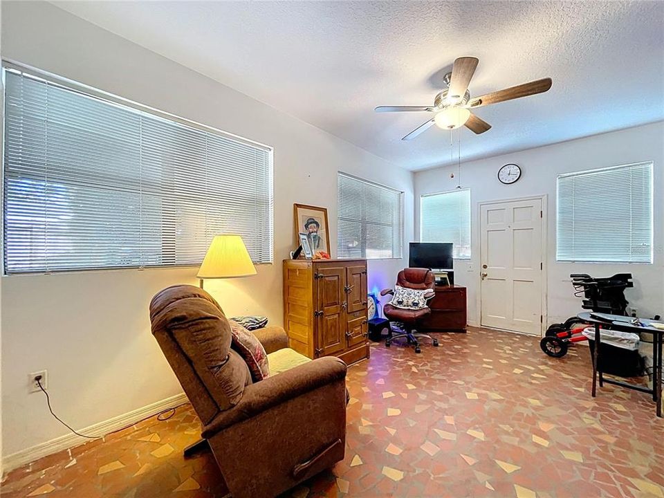 Activo con contrato: $315,000 (2 camas, 2 baños, 1296 Pies cuadrados)