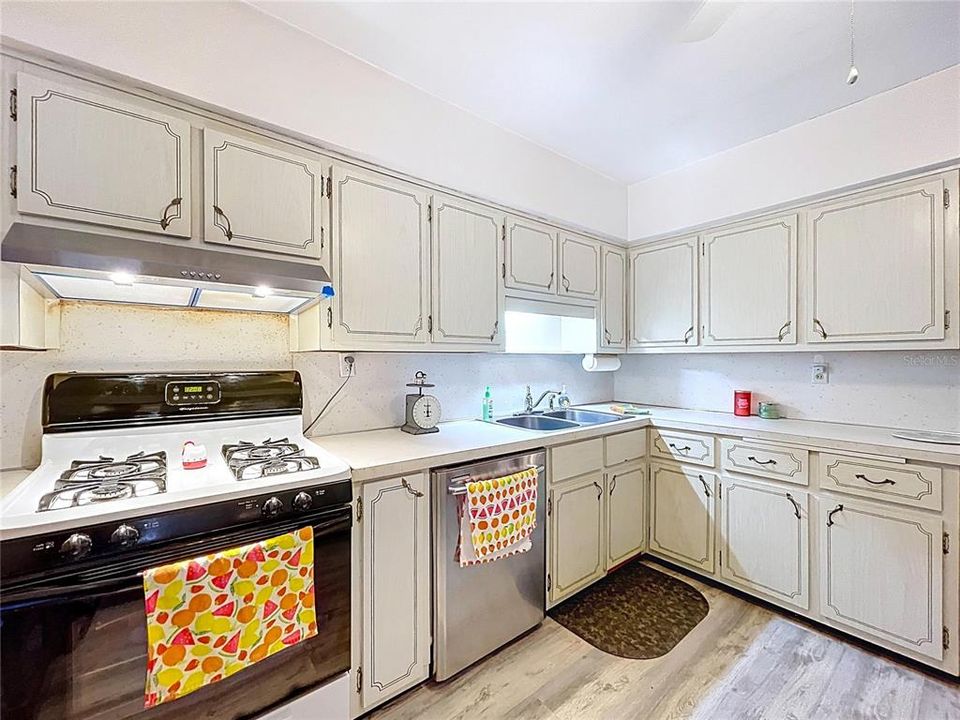 Activo con contrato: $315,000 (2 camas, 2 baños, 1296 Pies cuadrados)