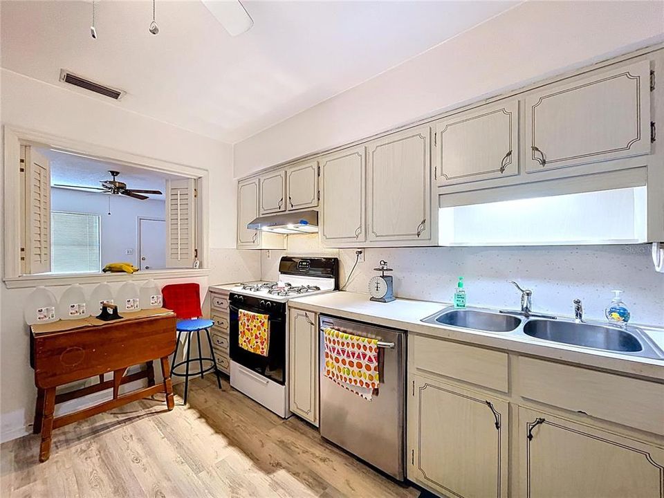 Activo con contrato: $315,000 (2 camas, 2 baños, 1296 Pies cuadrados)