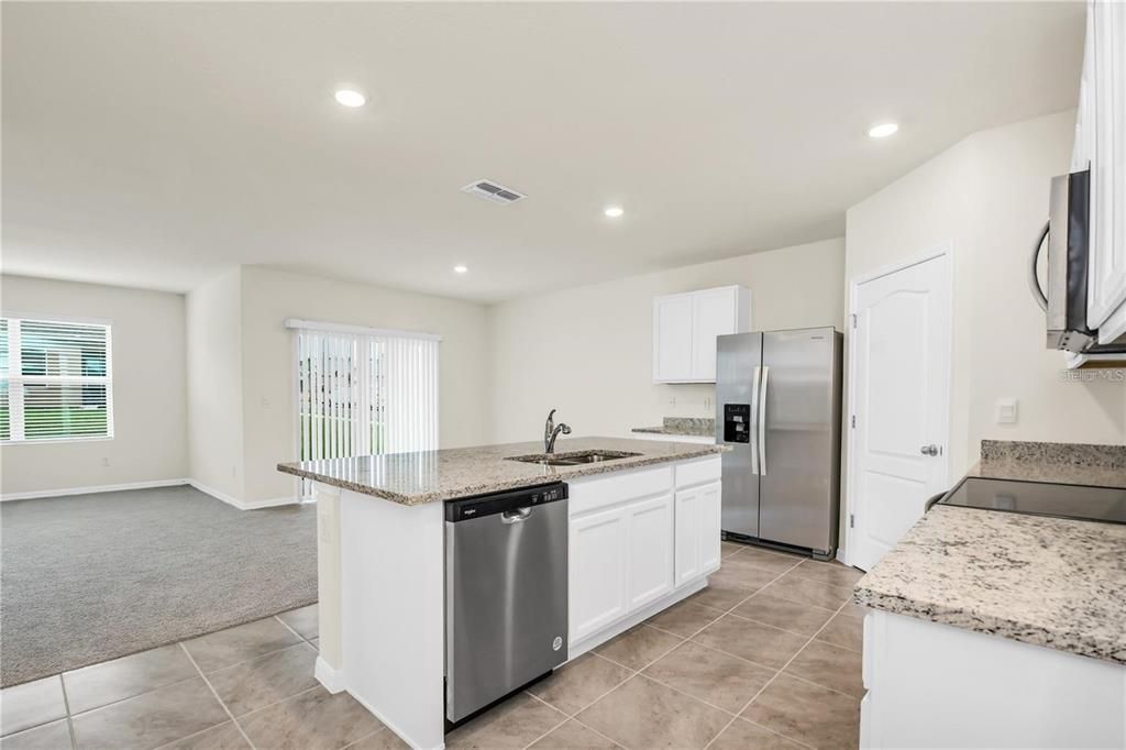 Под контрактом: $2,200 (3 спален, 2 ванн, 1867 Квадратных фут)