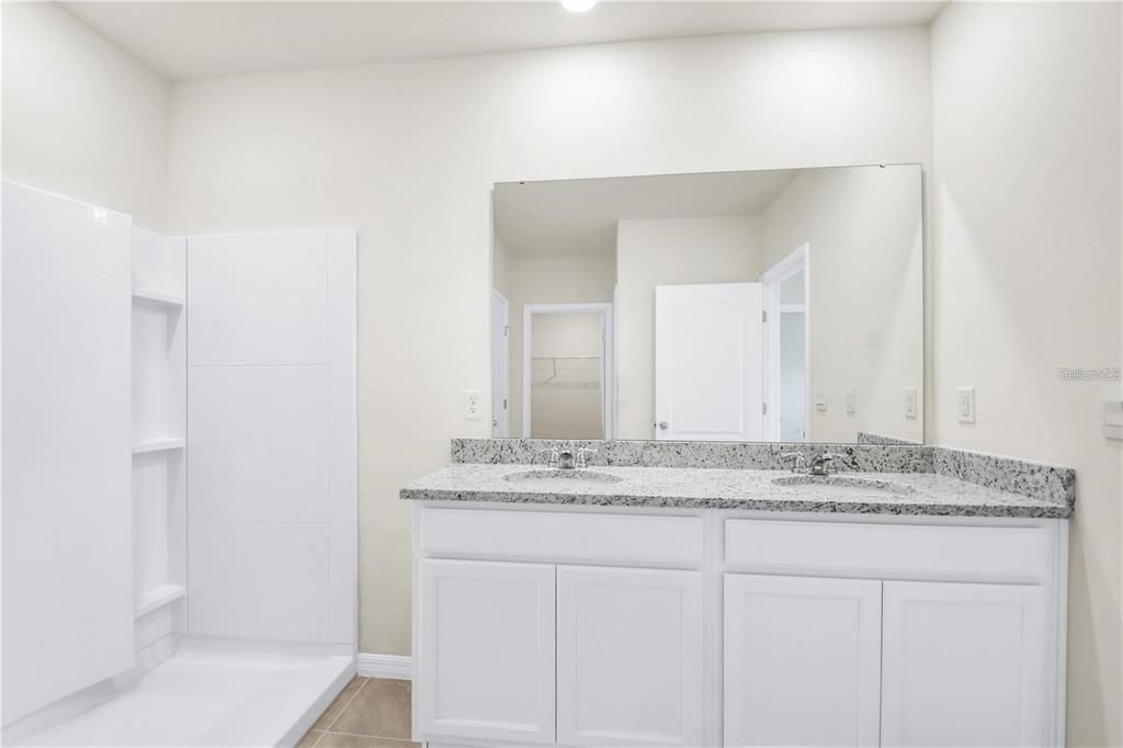 Под контрактом: $2,200 (3 спален, 2 ванн, 1867 Квадратных фут)