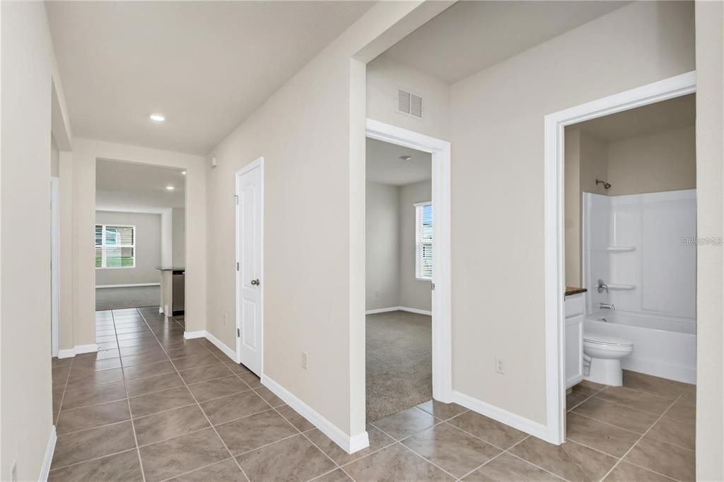 Под контрактом: $2,200 (3 спален, 2 ванн, 1867 Квадратных фут)