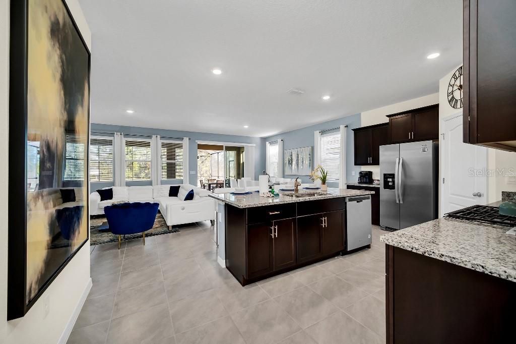 For Sale: $649,900 (6 beds, 5 baths, 3270 Square Feet)