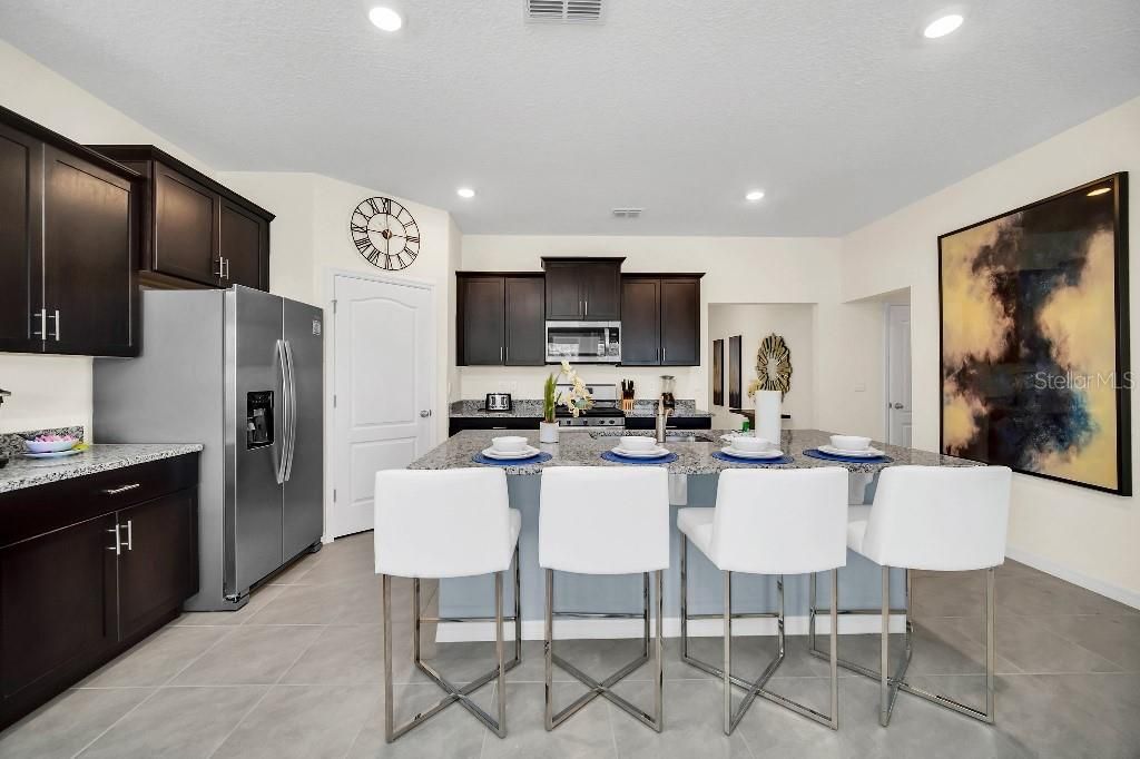 For Sale: $649,900 (6 beds, 5 baths, 3270 Square Feet)