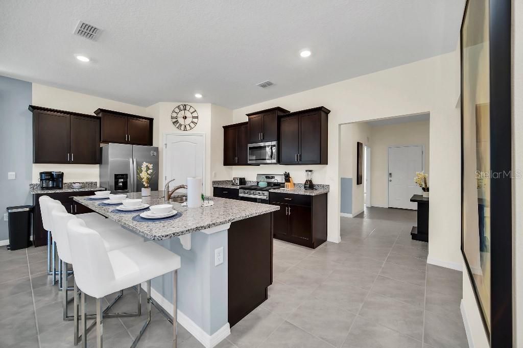 For Sale: $649,900 (6 beds, 5 baths, 3270 Square Feet)