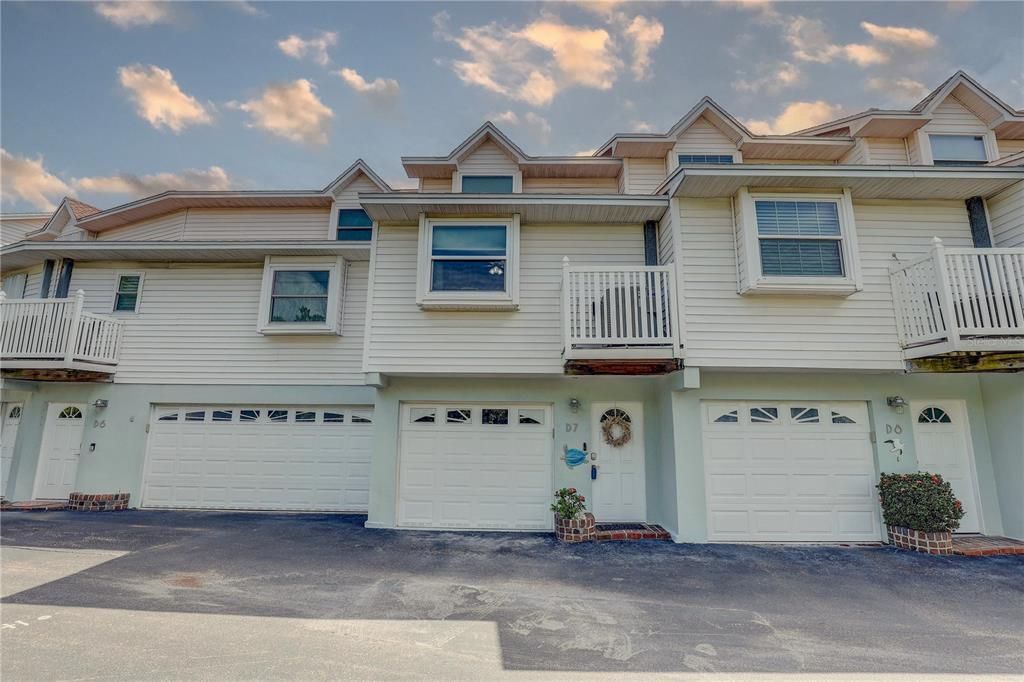 En Venta: $685,000 (3 camas, 3 baños, 1500 Pies cuadrados)