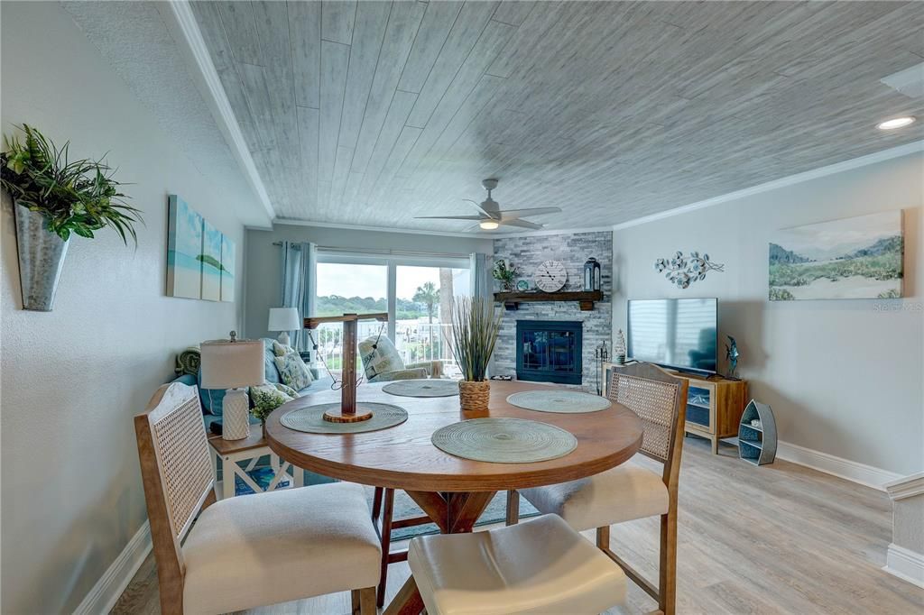 En Venta: $685,000 (3 camas, 3 baños, 1500 Pies cuadrados)