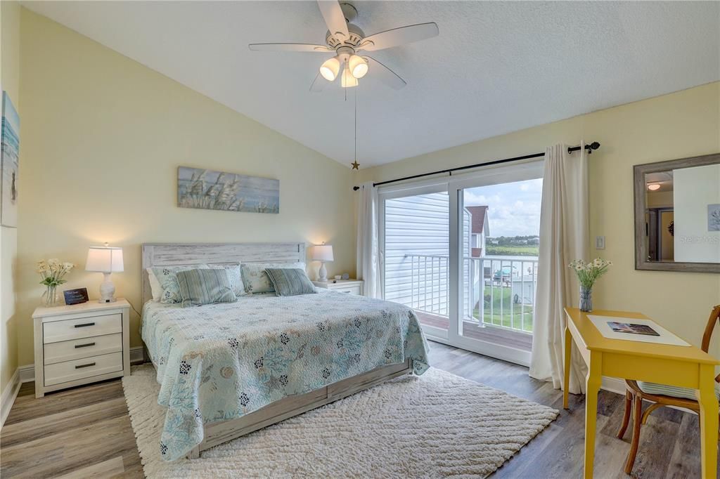 En Venta: $685,000 (3 camas, 3 baños, 1500 Pies cuadrados)