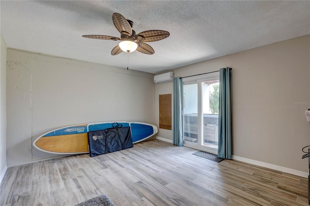 En Venta: $685,000 (3 camas, 3 baños, 1500 Pies cuadrados)