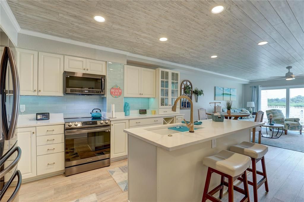 En Venta: $685,000 (3 camas, 3 baños, 1500 Pies cuadrados)