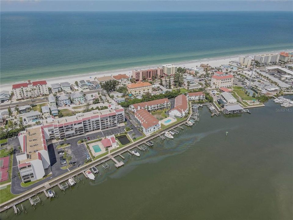 En Venta: $685,000 (3 camas, 3 baños, 1500 Pies cuadrados)