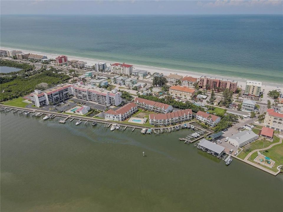 En Venta: $685,000 (3 camas, 3 baños, 1500 Pies cuadrados)