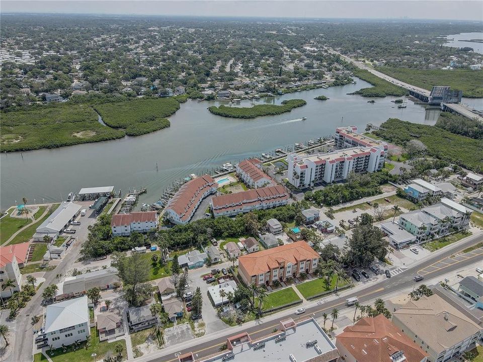 En Venta: $685,000 (3 camas, 3 baños, 1500 Pies cuadrados)