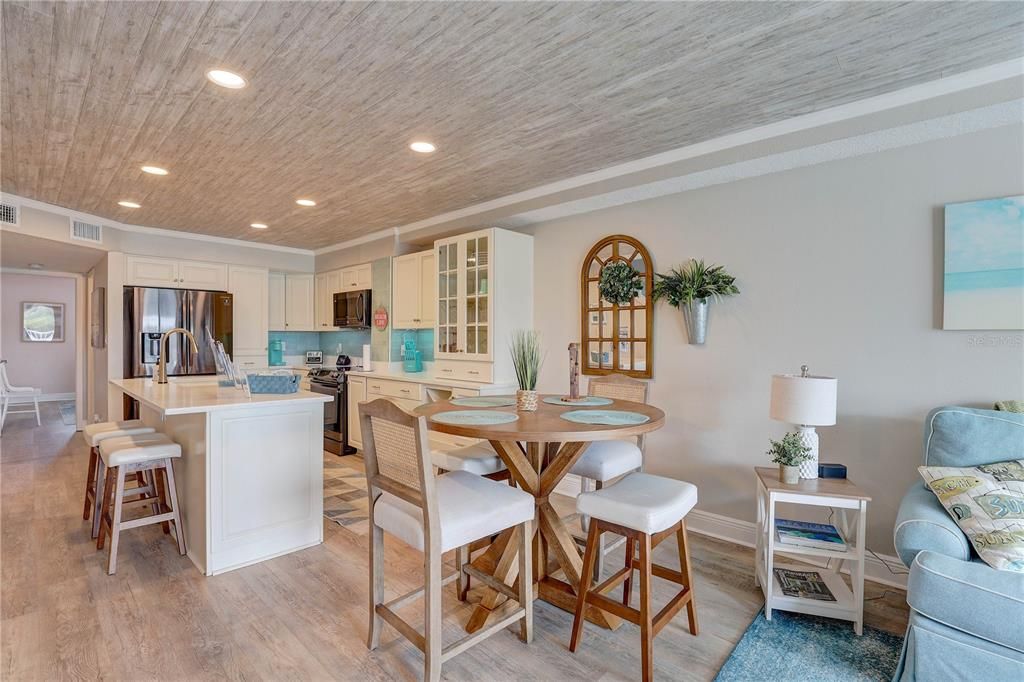 En Venta: $685,000 (3 camas, 3 baños, 1500 Pies cuadrados)