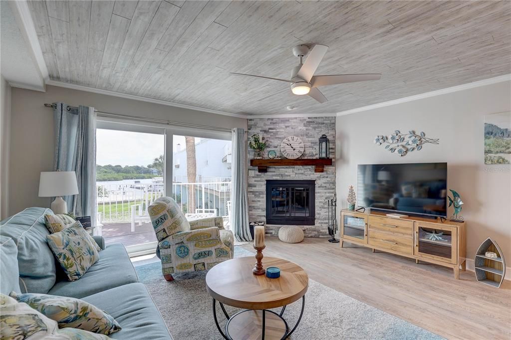 En Venta: $685,000 (3 camas, 3 baños, 1500 Pies cuadrados)