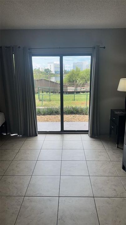 В аренду: $1,660 (1 спален, 1 ванн, 425 Квадратных фут)