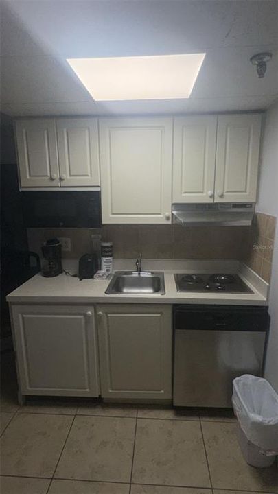 В аренду: $1,660 (1 спален, 1 ванн, 425 Квадратных фут)