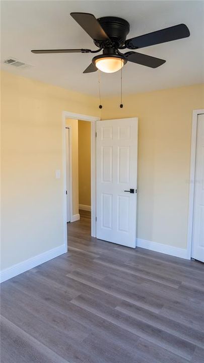 合同活跃: $260,000 (3 贝兹, 1 浴室, 920 平方英尺)