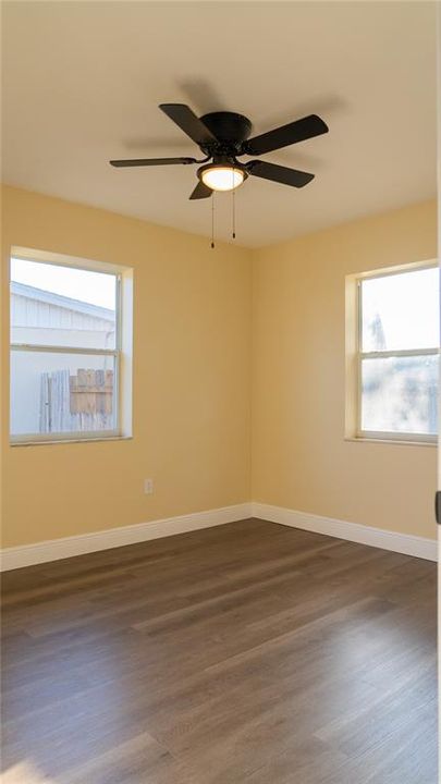 合同活跃: $260,000 (3 贝兹, 1 浴室, 920 平方英尺)