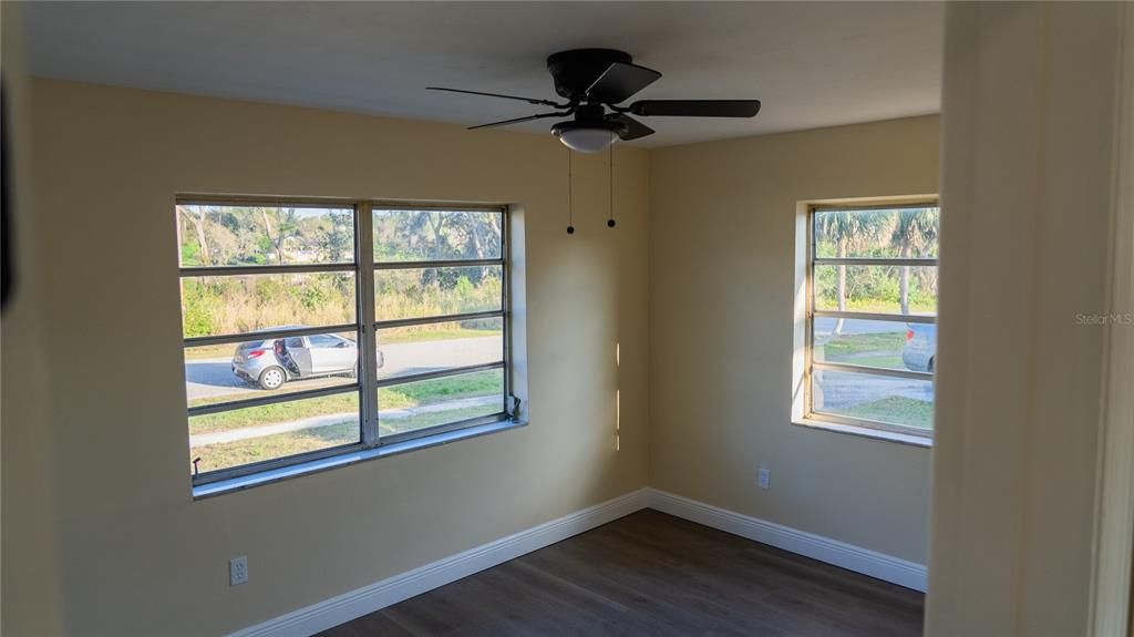 合同活跃: $260,000 (3 贝兹, 1 浴室, 920 平方英尺)