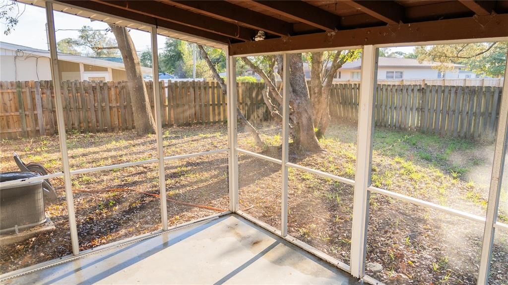 合同活跃: $260,000 (3 贝兹, 1 浴室, 920 平方英尺)