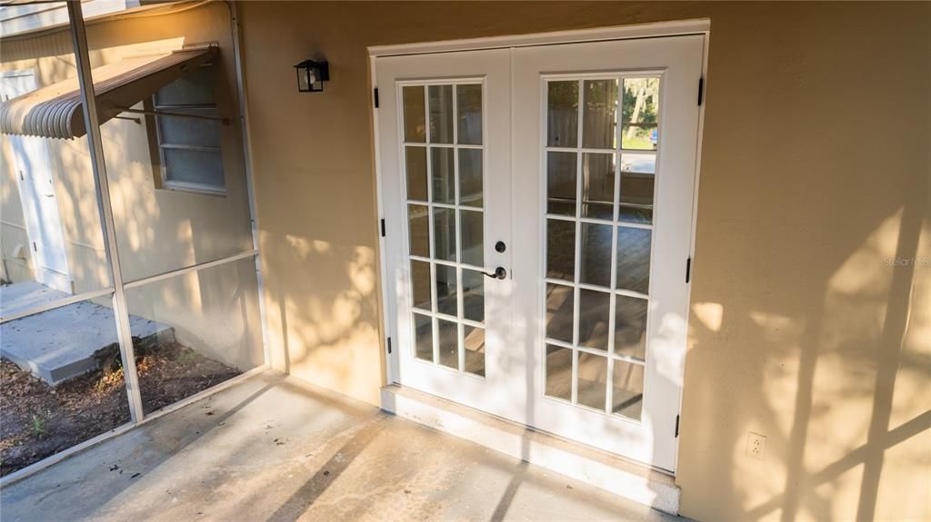 合同活跃: $260,000 (3 贝兹, 1 浴室, 920 平方英尺)