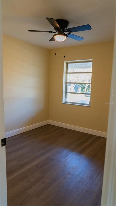 合同活跃: $260,000 (3 贝兹, 1 浴室, 920 平方英尺)