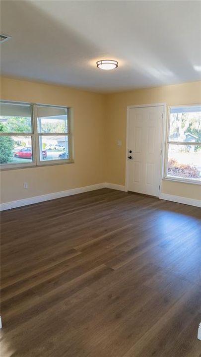 合同活跃: $260,000 (3 贝兹, 1 浴室, 920 平方英尺)