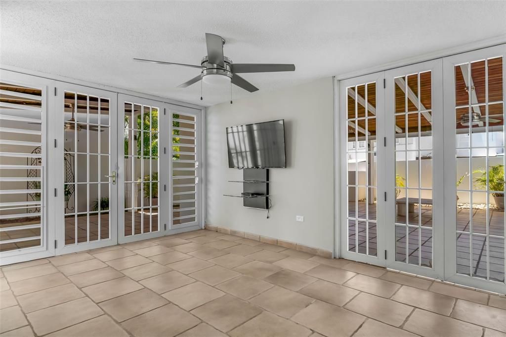 В аренду: $4,800 (4 спален, 2 ванн, 1975 Квадратных фут)