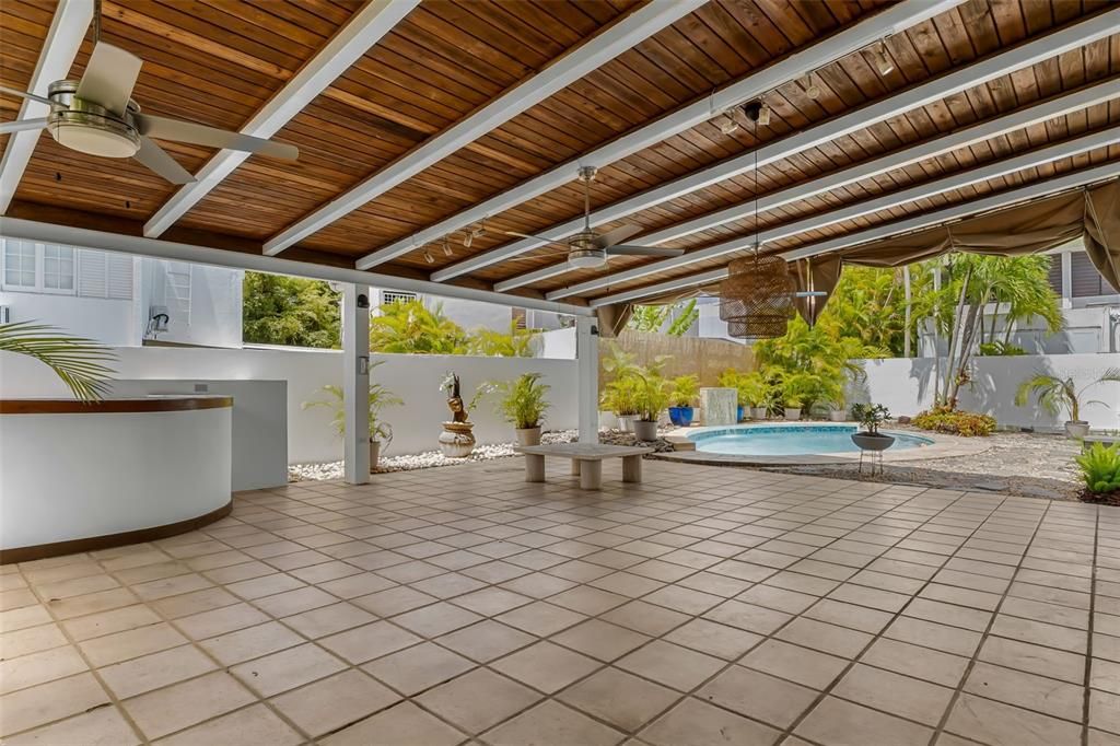 В аренду: $4,800 (4 спален, 2 ванн, 1975 Квадратных фут)