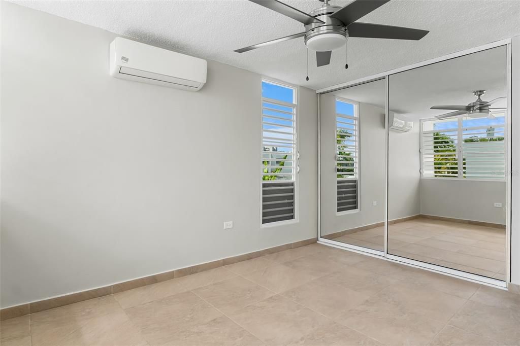 В аренду: $4,800 (4 спален, 2 ванн, 1975 Квадратных фут)