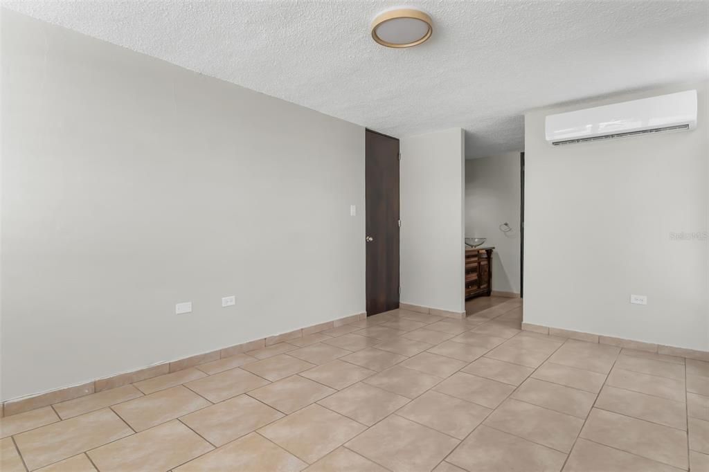 В аренду: $4,800 (4 спален, 2 ванн, 1975 Квадратных фут)