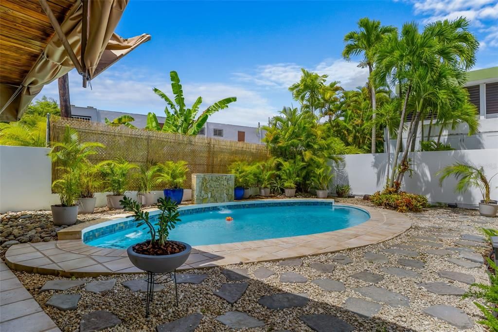 В аренду: $4,800 (4 спален, 2 ванн, 1975 Квадратных фут)