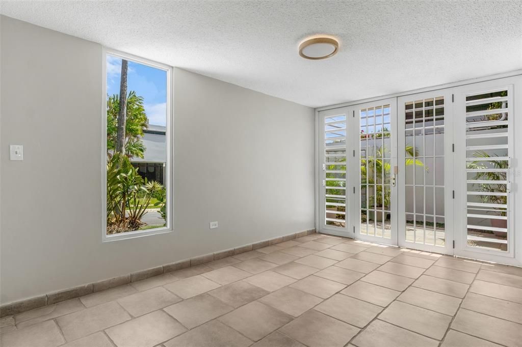 В аренду: $4,800 (4 спален, 2 ванн, 1975 Квадратных фут)