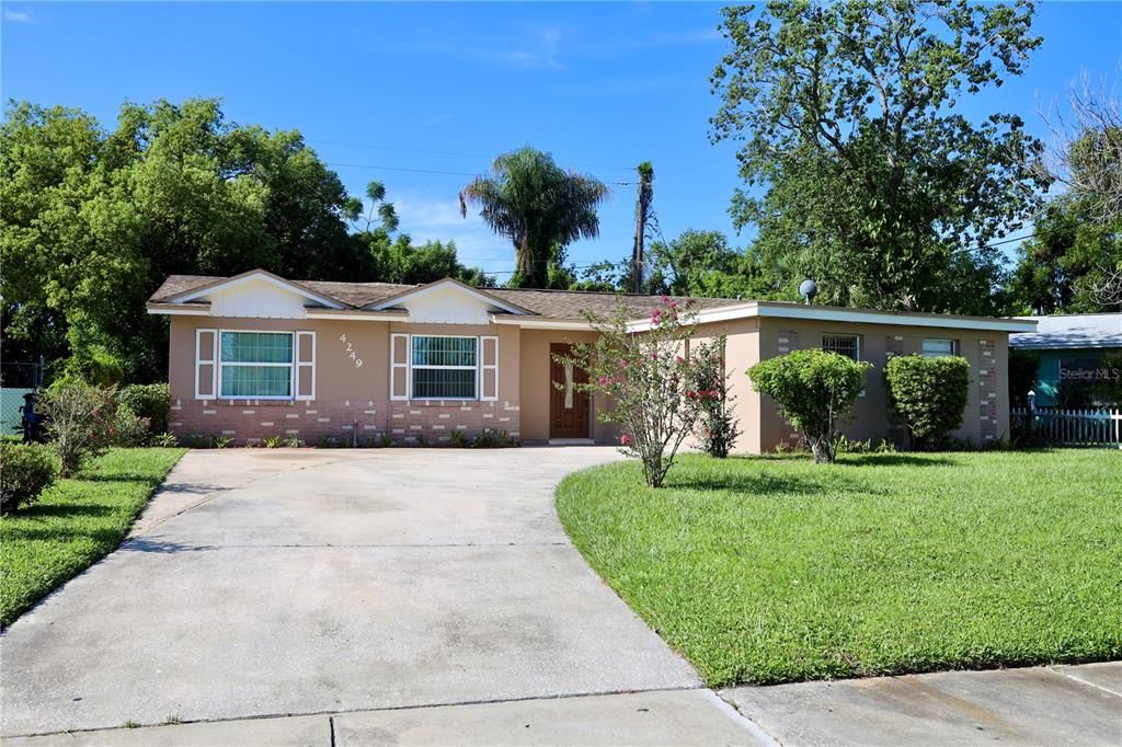 合同活跃: $295,000 (4 贝兹, 2 浴室, 1845 平方英尺)