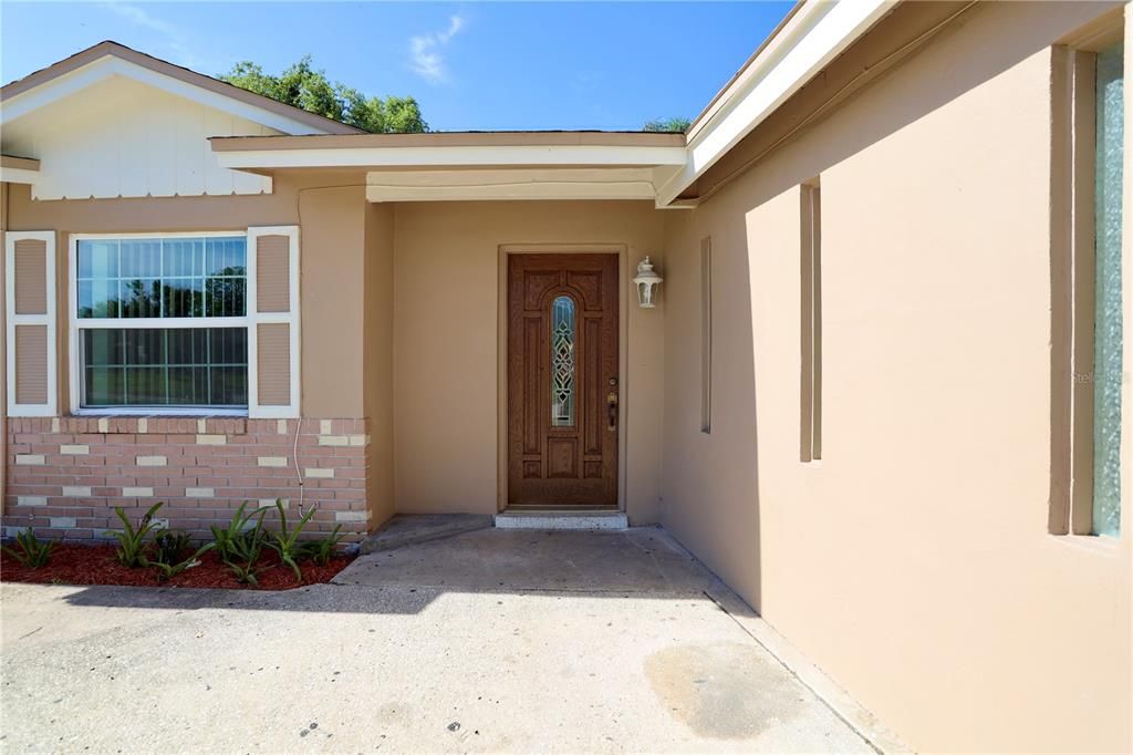 合同活跃: $295,000 (4 贝兹, 2 浴室, 1845 平方英尺)