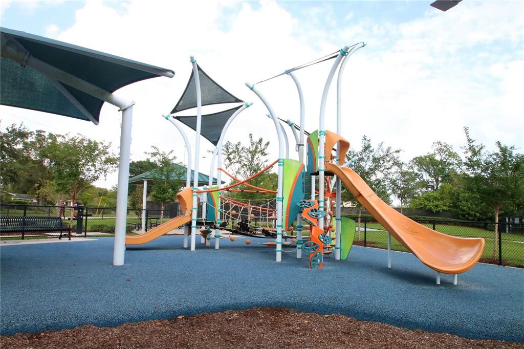 合同活跃: $295,000 (4 贝兹, 2 浴室, 1845 平方英尺)