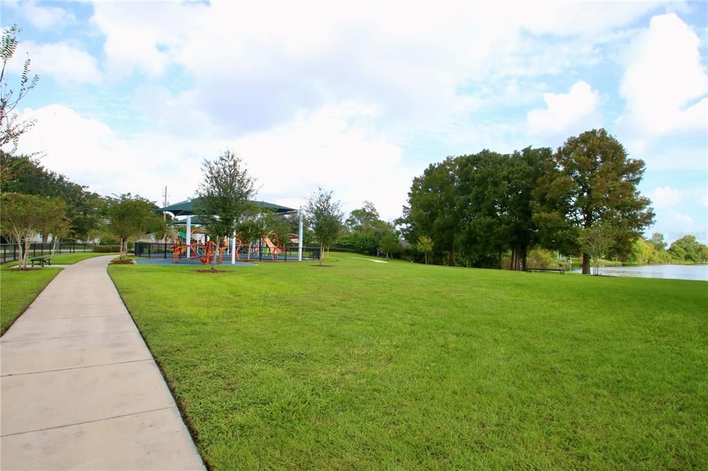 合同活跃: $295,000 (4 贝兹, 2 浴室, 1845 平方英尺)